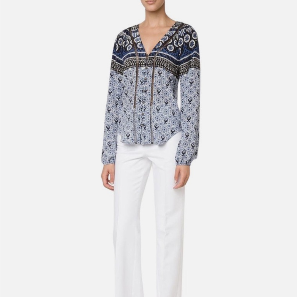 • Veronica Beard • Women’s Crimson Boho Blouse
Blue and Black 0